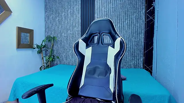 Snapshot of Mike_0233_ chatting on 10.31.25 Mike 0233 online show from 10.31.25