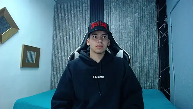 Snapshot of Mike_0233_ chatting on 11.21.25 Mike 0233 online show from 11.21.25