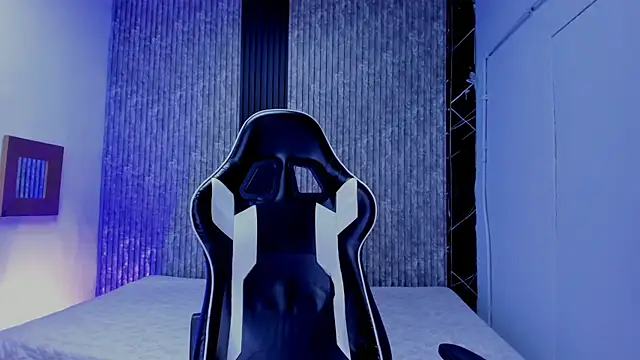 Snapshot of Mike_0233_ chatting on 11.25.25 Mike 0233 online show from 11.25.25