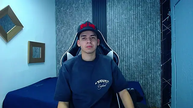 Snapshot of Mike_0233_ chatting on 11.28.25 Mike 0233 online show from 11.28.25