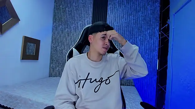 Snapshot of Mike_0233_ chatting on 11.29.25 Mike 0233 online show from 11.29.25