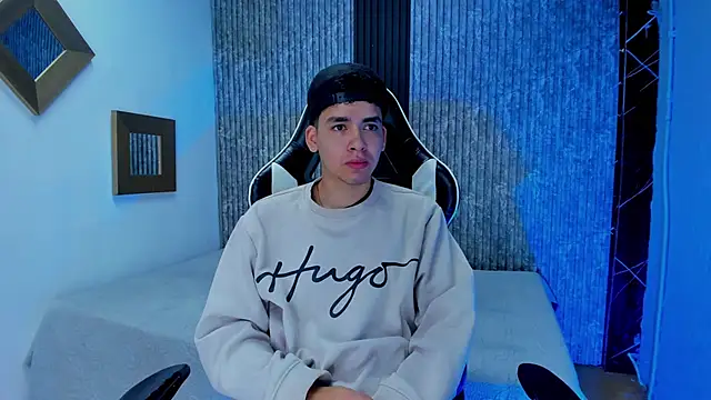 Snapshot of Mike_0233_ chatting on 12.03.25 Mike 0233 online show from 12.03.25