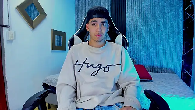 Snapshot of Mike_0233_ chatting on 12.05.25 Mike 0233 online show from 12.05.25