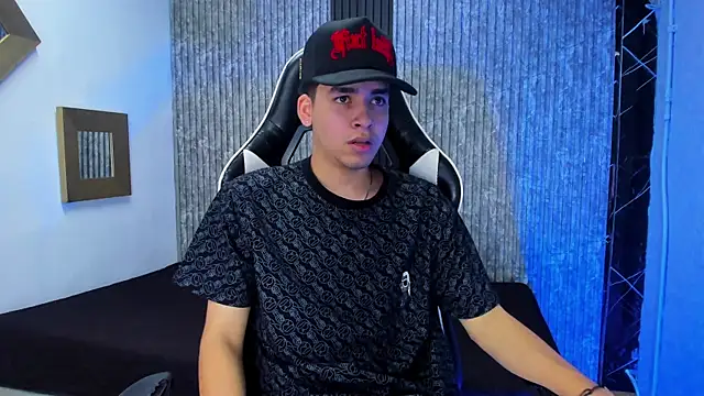 Snapshot of Mike_0233_ chatting on 12.16.25 Mike 0233 online show from 12.16.25