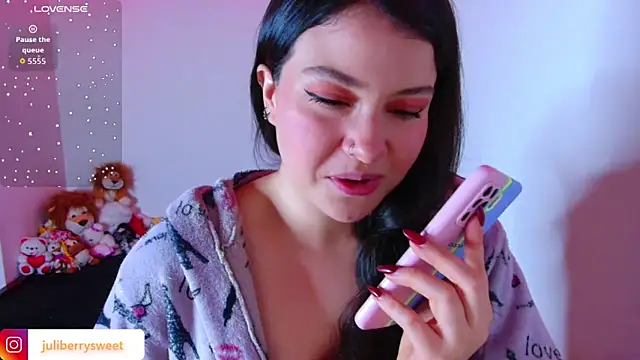 juli05star20 online show from 11.13.25