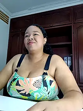 Snapshot of XMara chatting on 01.13.25 XMara online show from 01.13.25