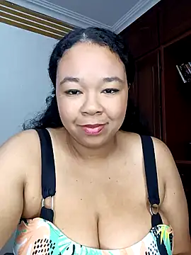 Snapshot of XMara chatting on 01.13.25 XMara online show from 01.13.25