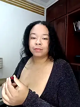 Snapshot of XMara chatting on 01.24.25 XMara online show from 01.24.25