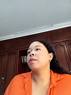 Snapshot of XMara chatting on 01.28.25 XMara online show from 01.28.25