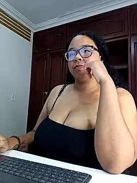 Snapshot of XMara chatting on 01.31.25 XMara online show from 01.31.25