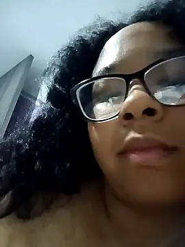 Snapshot of XMara chatting on 02.02.25 XMara online show from 02.02.25