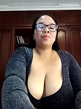 Snapshot of XMara chatting on 02.03.25 XMara online show from 02.03.25