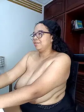 Snapshot of XMara chatting on 02.11.25 XMara online show from 02.11.25