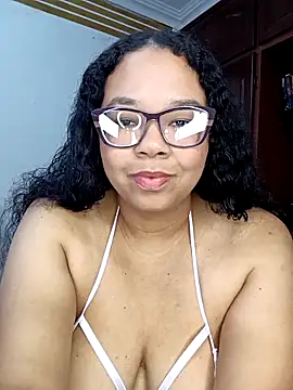 Snapshot of XMara chatting on 02.13.25 XMara online show from 02.13.25