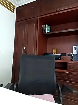 Snapshot of XMara chatting on 02.14.25 XMara online show from 02.14.25