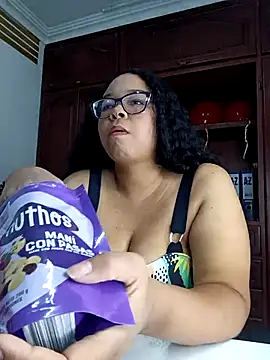 Snapshot of XMara chatting on 02.17.25 XMara online show from 02.17.25