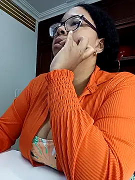 Snapshot of XMara chatting on 02.17.25 XMara online show from 02.17.25