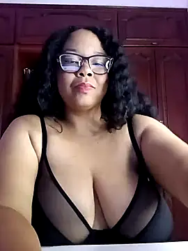 Snapshot of XMara chatting on 03.01.25 XMara online show from 03.01.25