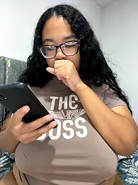 Snapshot of XMara chatting on 09.11.25 XMara online show from 09.11.25