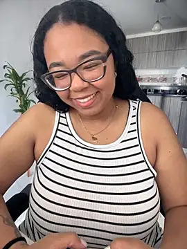 Snapshot of XMara chatting on 09.15.25 XMara online show from 09.15.25