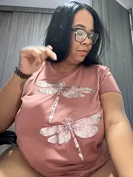 Snapshot of XMara chatting on 09.24.25 XMara online show from 09.24.25