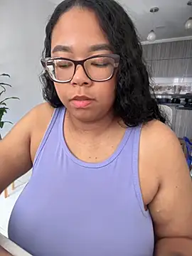 Snapshot of XMara chatting on 09.25.25 XMara online show from 09.25.25