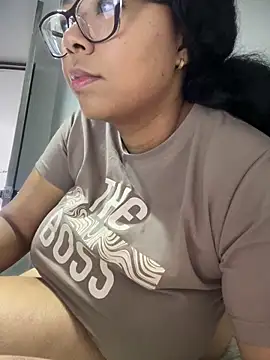 Snapshot of XMara chatting on 10.11.25 XMara online show from 10.11.25