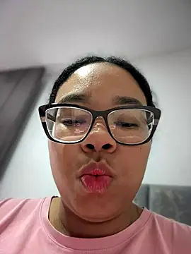 Snapshot of XMara chatting on 10.20.25 XMara online show from 10.20.25