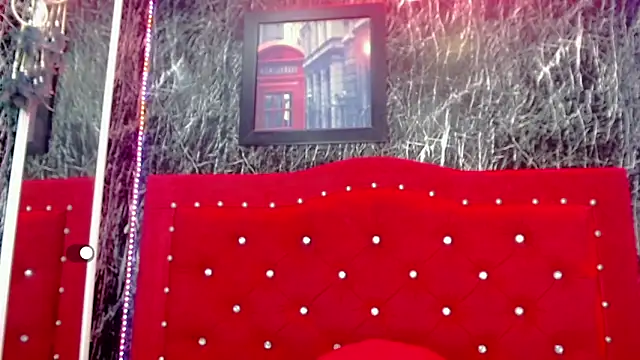 Snapshot of SexyJuliii21 chatting on 12.23.24 SexyJuliii21 online show from 12.23.24