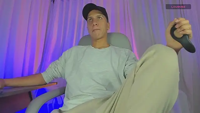 Snapshot of matt_benji chatting on 03.18.25 matt benji online show from 03.18.25