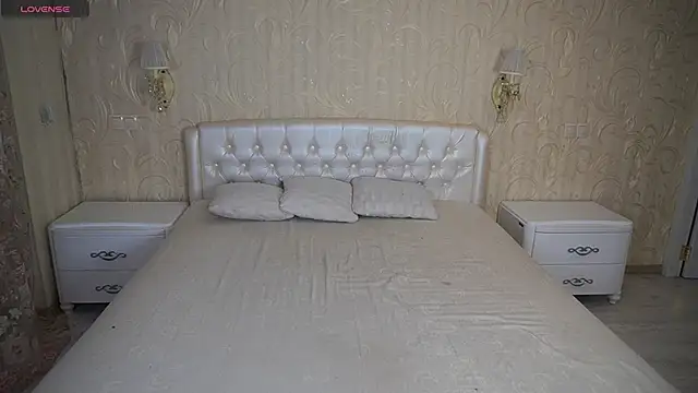 LunaaMayy online show from 11.23.25