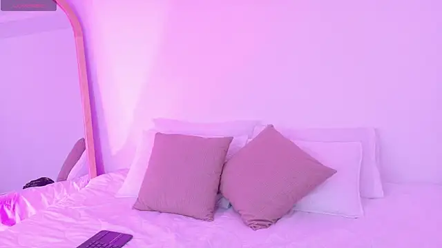 Snapshot of Miss_Ambeer chatting on 11.30.25 Miss Ambeer online show from 11.30.25