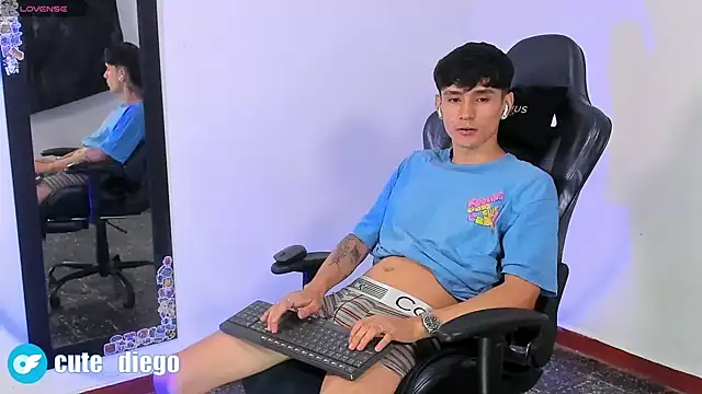 Snapshot of cute_diego_ chatting on 12.10.24 cute diego online show from 12.10.24