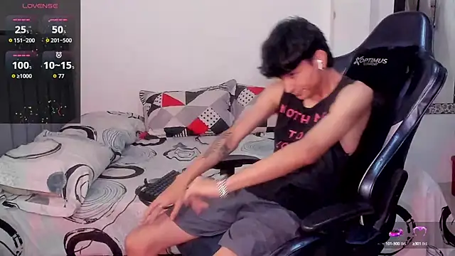 Snapshot of cute_diego_ chatting on 10.18.25 cute diego online show from 10.18.25