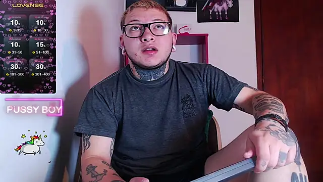 Snapshot of princeFtm chatting on 02.07.25 princeFtm online show from 02.07.25