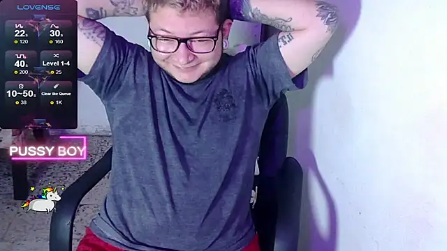 Snapshot of princeFtm chatting on 03.08.25 princeFtm online show from 03.08.25