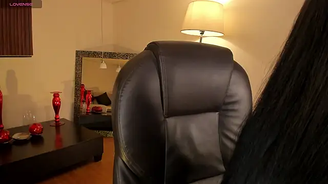 Snapshot of Maaiitee chatting on 06.27.26 Maaiitee online show from 06.27.26