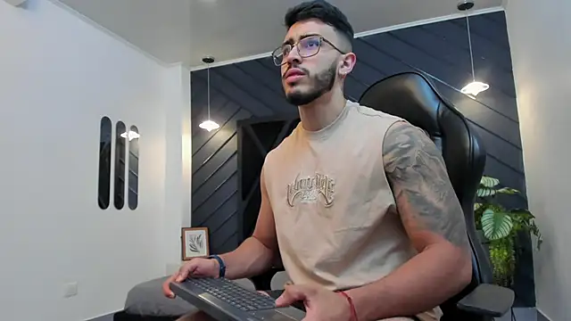 Liam Kleiin online show from 11.02.25