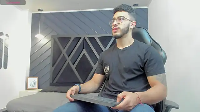 Liam Kleiin online show from 11.13.25