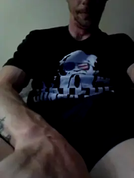 Snapshot of elmerfuddin87 chatting on 09.18.25 elmerfuddin87 online show from 09.18.25