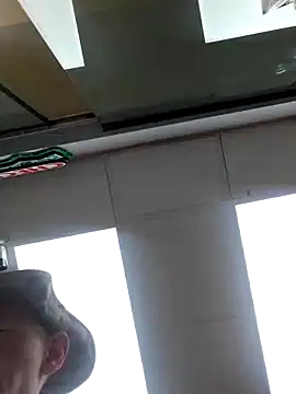 Snapshot of elmerfuddin87 chatting on 10.06.25 elmerfuddin87 online show from 10.06.25