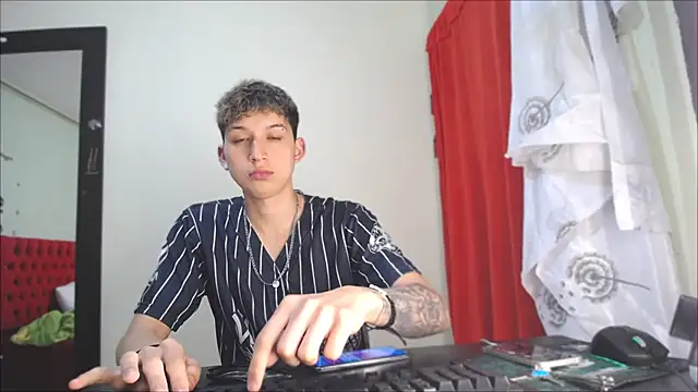 Snapshot of _Thomas_hot_ chatting on 12.19.24  Thomas hot  online show from 12.19.24