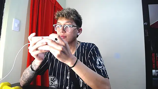 Snapshot of _Thomas_hot_ chatting on 01.30.25  Thomas hot  online show from 01.30.25