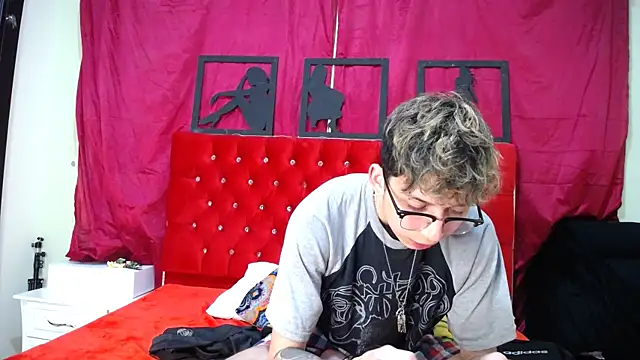 Snapshot of _Thomas_hot_ chatting on 02.15.25  Thomas hot  online show from 02.15.25