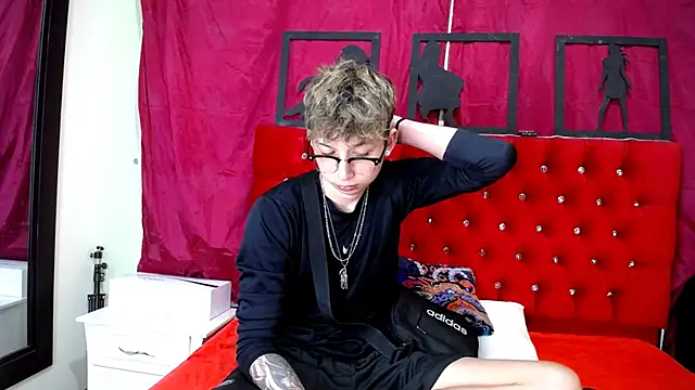 Snapshot of _Thomas_hot_ chatting on 02.16.25  Thomas hot  online show from 02.16.25