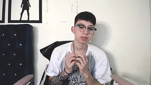 Snapshot of _Thomas_hot_ chatting on 09.24.25  Thomas hot  online show from 09.24.25