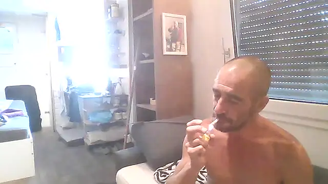 Snapshot of Pourquoipas chatting on 07.15.26 Pourquoipas online show from 07.15.26