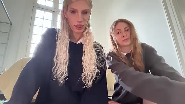 Snapshot of AliceSnowCatt chatting on 04.25.26 AliceSnowCatt online show from 04.25.26