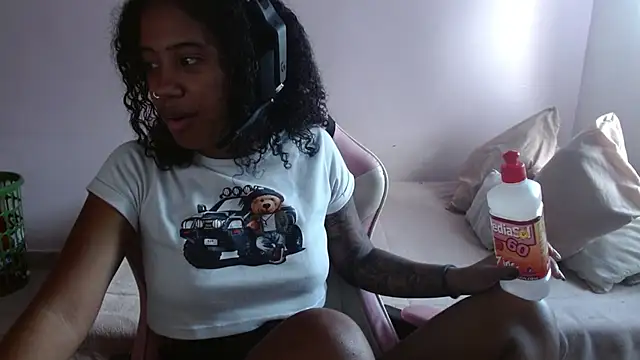 Snapshot of TiffanyRoouse chatting on 12.16.24 TiffanyRoouse online show from 12.16.24