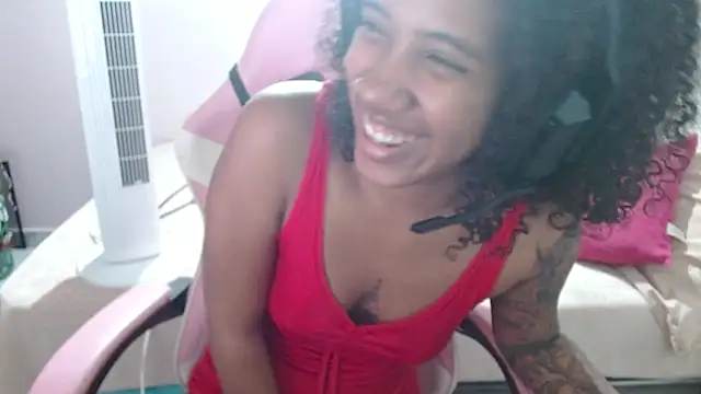 Snapshot of TiffanyRoouse chatting on 01.04.25 TiffanyRoouse online show from 01.04.25